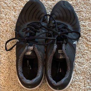 Black Nike training tennis shoes